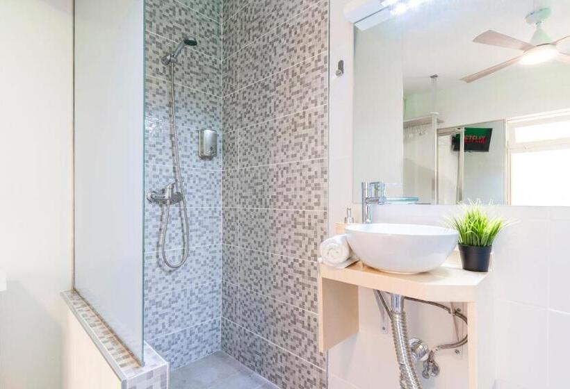 پانسیون Guest House Villa Neon Tenerife