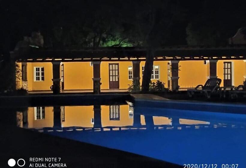 ユースホステル Posada En Las Tapias Translasierras
