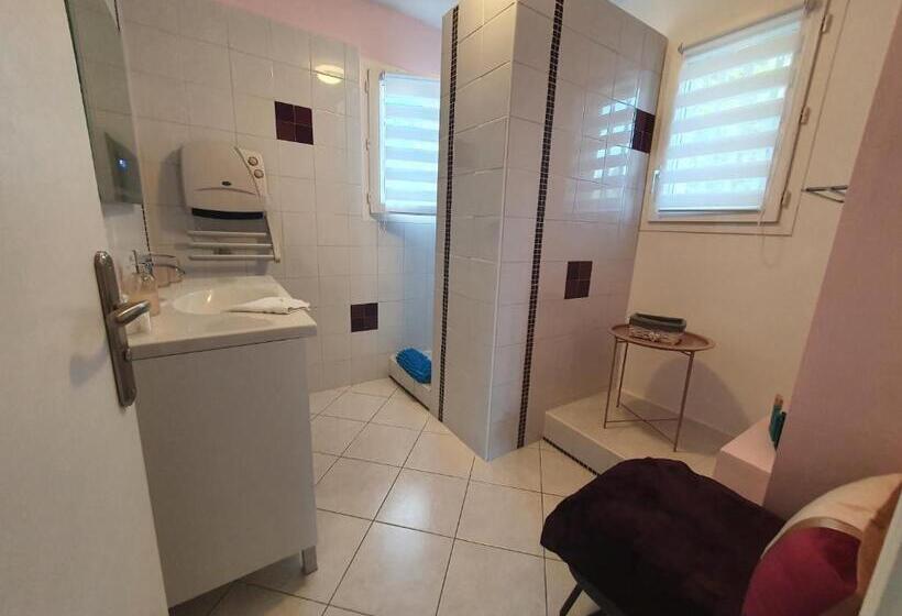 مبيت وإفطار Suite Climatisée Avec Entrée Privative Les Deux Glycines