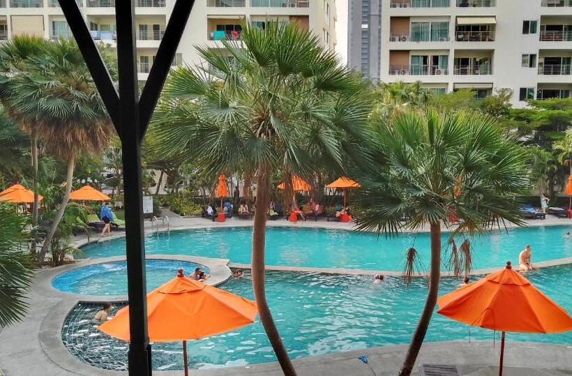 Отель Apartments Sea View Wongamat Privacy Condo