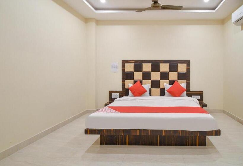 فندق Oyo Tulshi Residency
