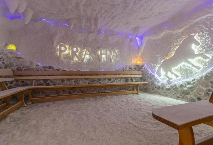 هتل Praha