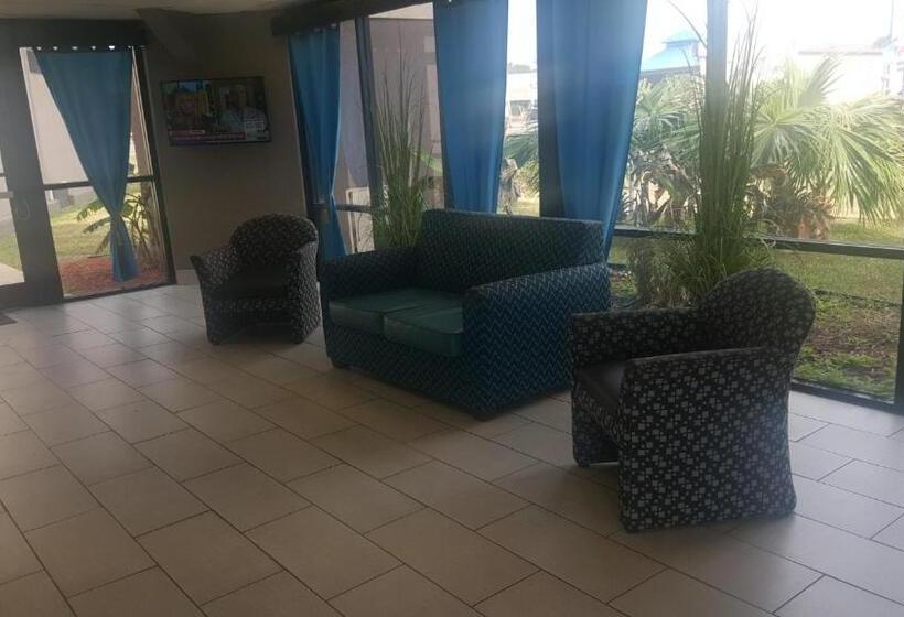 Отель Regency Inn & Suites