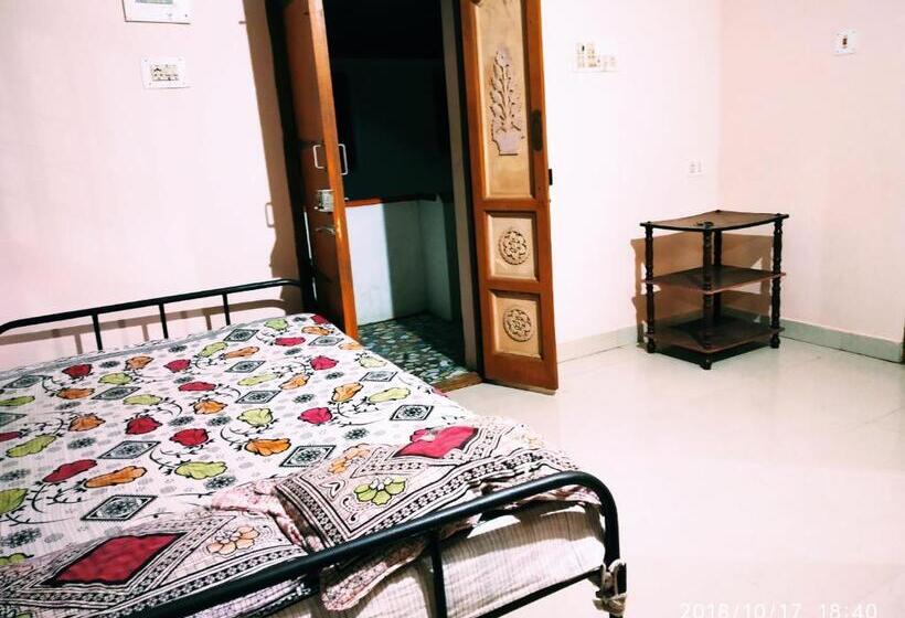 هتل Suriya Lodge