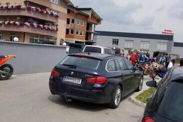 پانسیون Apartmani Kadunić