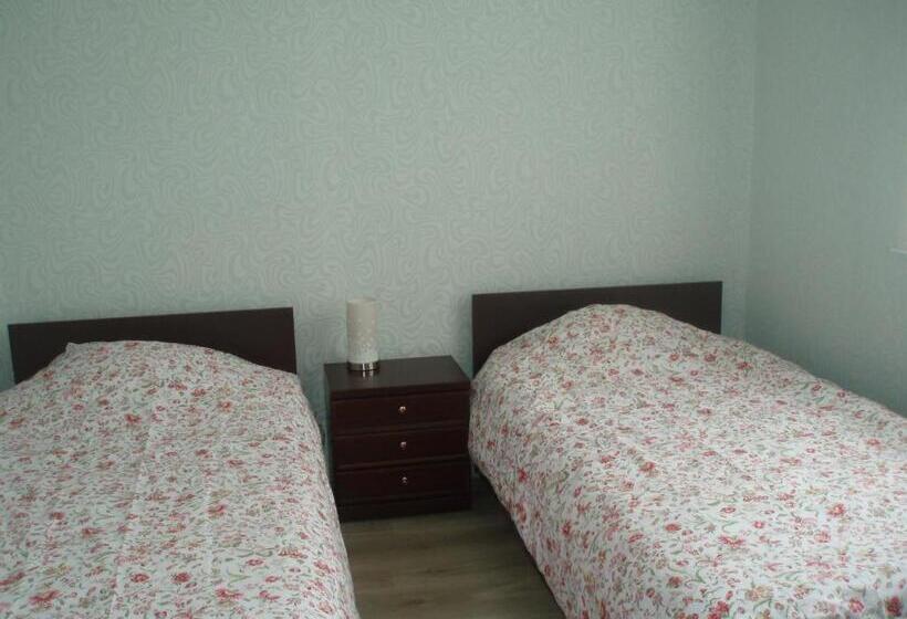 پانسیون Centra House