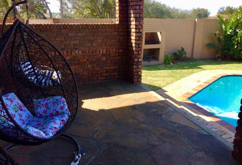 פנסיון Summer Vintage Home In Gonubie   Just A Walk To The Beach!