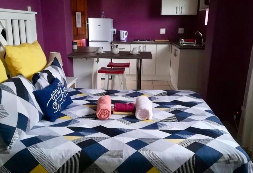 פנסיון Summer Vintage Home In Gonubie   Just A Walk To The Beach!