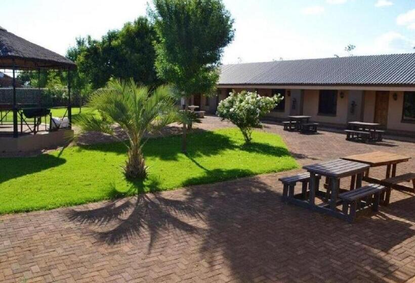 پانسیون The Venue And Guestrooms On Site