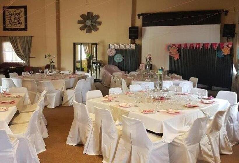 پانسیون The Venue And Guestrooms On Site
