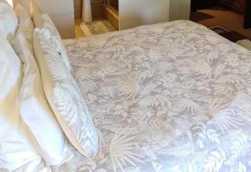 پانسیون The Venue And Guestrooms On Site