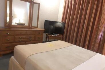 هاستل Rodeway Inn