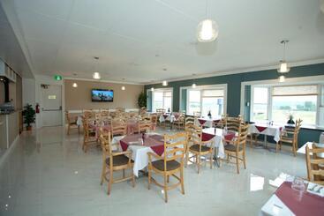 هاستل Rodeway Inn