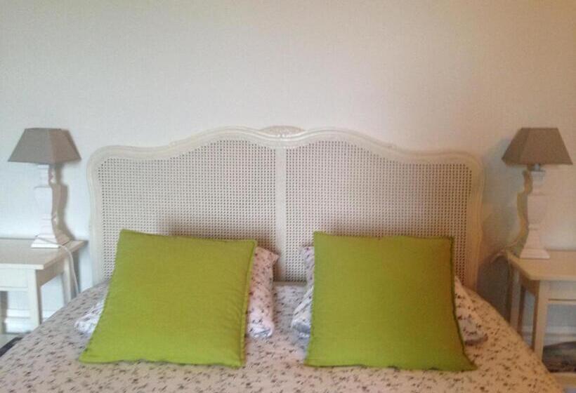 تختخواب و صبحانه Les Chambres D Hôtes Du Bois Joli