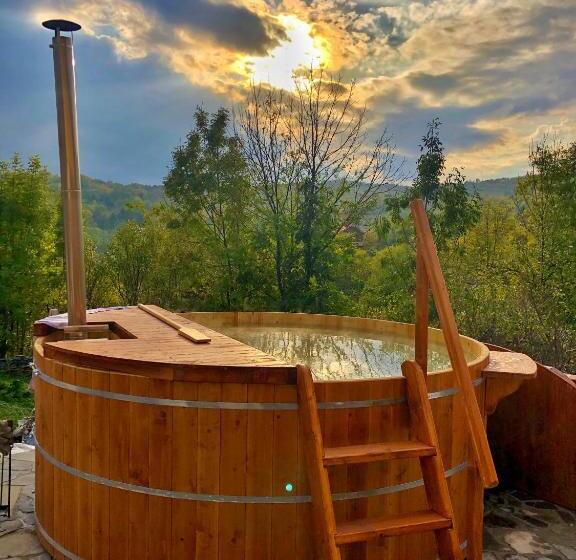 تختخواب و صبحانه Pensiunea Portas Resort