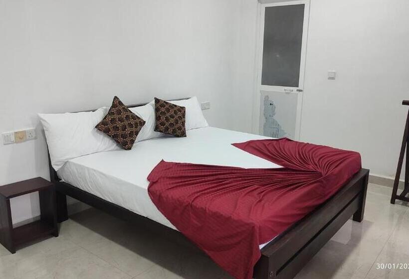 هتل Laxsume Guest House Nilaveli