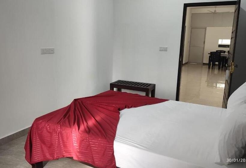 هتل Laxsume Guest House Nilaveli