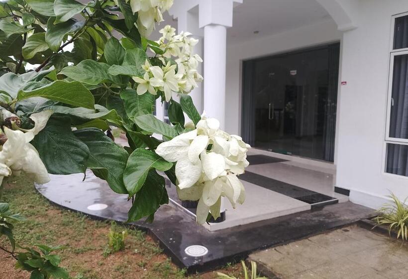 هتل Laxsume Guest House Nilaveli