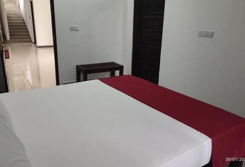 هتل Laxsume Guest House Nilaveli