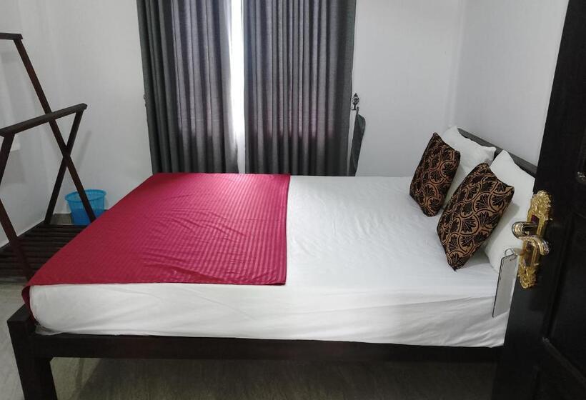 هتل Laxsume Guest House Nilaveli