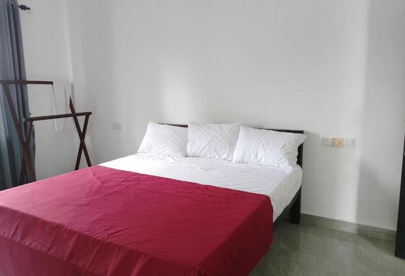 هتل Laxsume Guest House Nilaveli