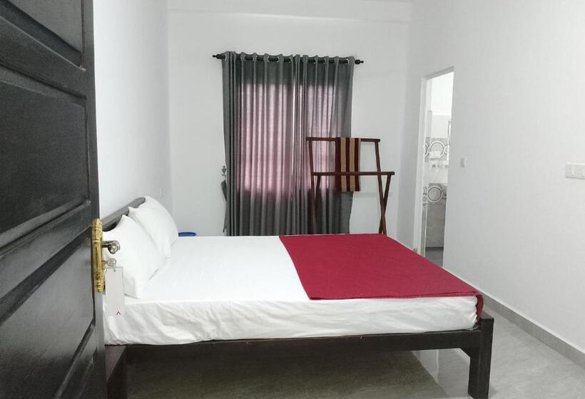 هتل Laxsume Guest House Nilaveli