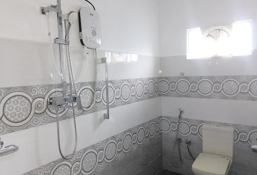 هتل Laxsume Guest House Nilaveli