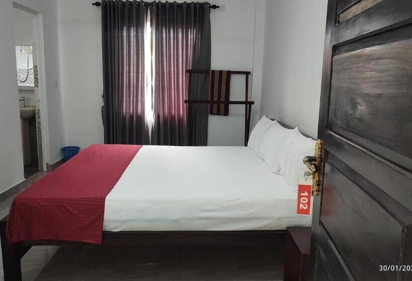 هتل Laxsume Guest House Nilaveli