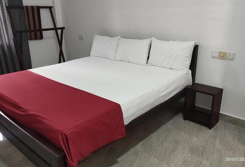 هتل Laxsume Guest House Nilaveli