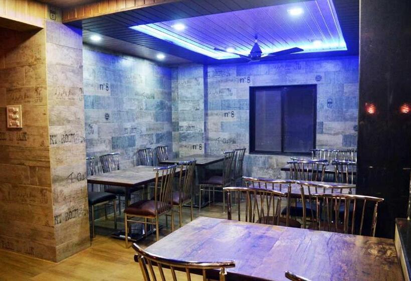 호텔 Nirvana Inn