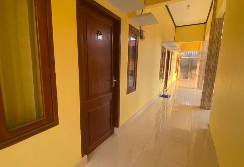 酒店 Oyo Life 93255 Kosan Teratai Jaya