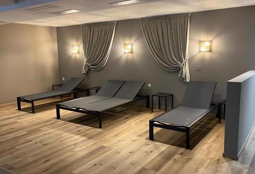 Отель Saxl