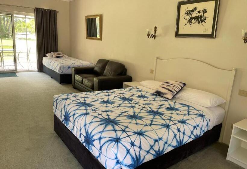 モーテル Fairway Views Motor Inn
