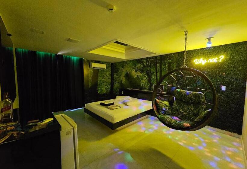 Motel Kamasutra