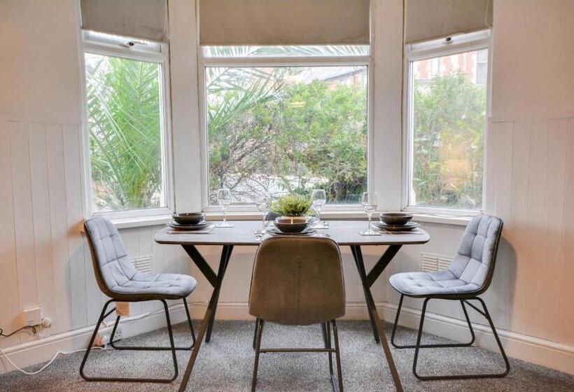 פנסיון Cosy 2bd Flat Near City And Beach   30 Percent Off Long Term Bookings