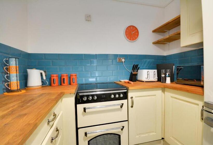 פנסיון Cosy 2bd Flat Near City And Beach   30 Percent Off Long Term Bookings