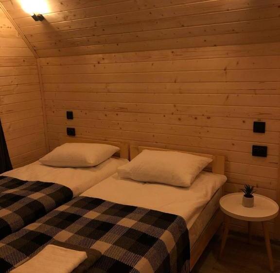 ペンション Zustrizh U Leva