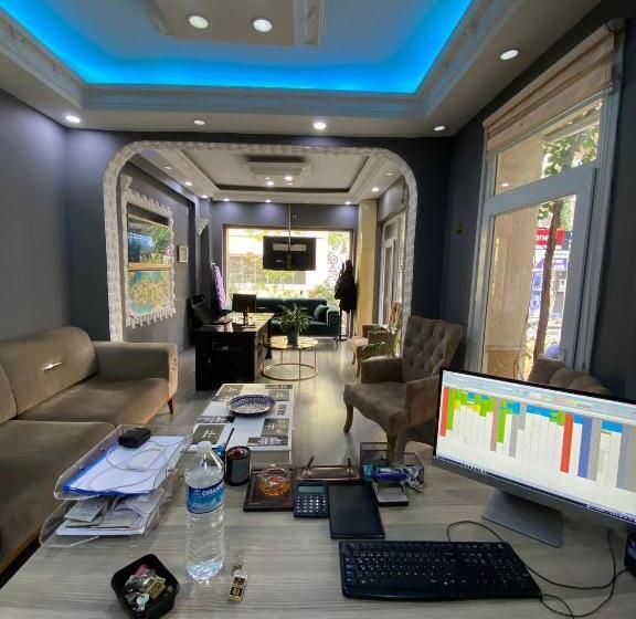 تختخواب و صبحانه Suit Travel