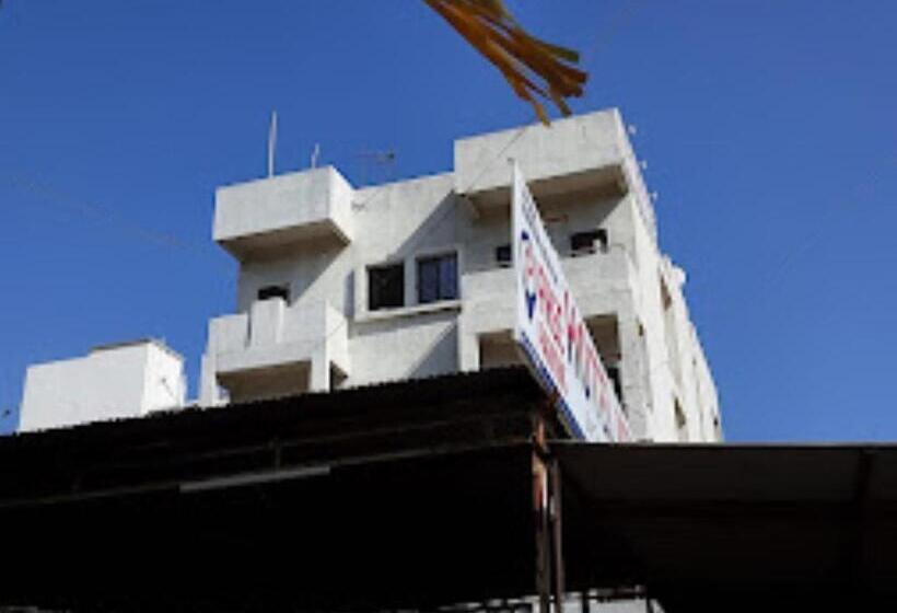 酒店 Adiraj Palace And Lodging, Shani Shingnapur