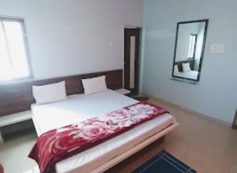 酒店 Adiraj Palace And Lodging, Shani Shingnapur