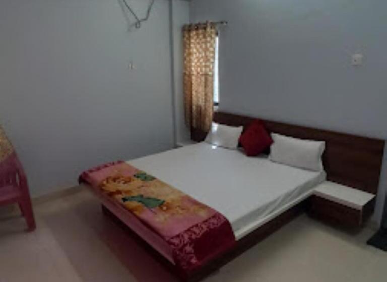 酒店 Adiraj Palace And Lodging, Shani Shingnapur