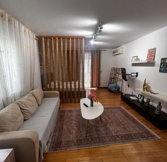 هتل Budget Retreat Tirana & Studios
