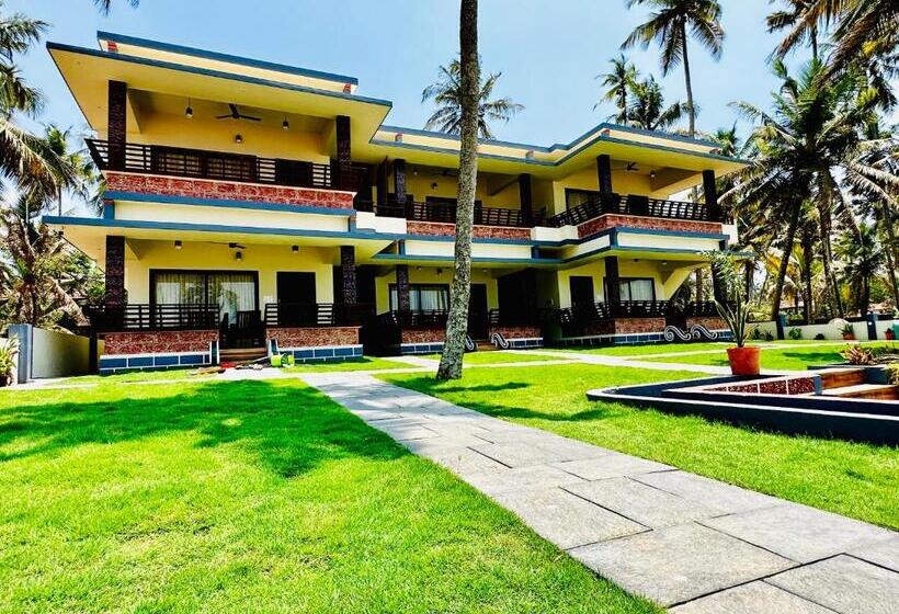 هتل Maadathil Beach Resort