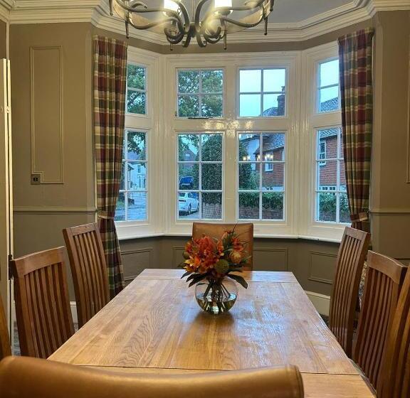 فندق The Ardingly Inn