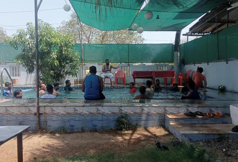 ホテル Tridev Coastal Villa Alibag