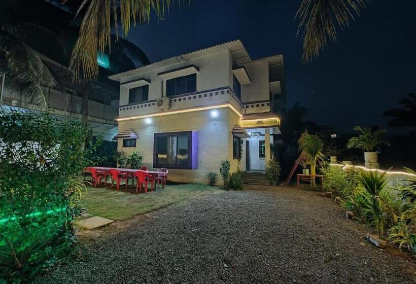 ホテル Tridev Coastal Villa Alibag