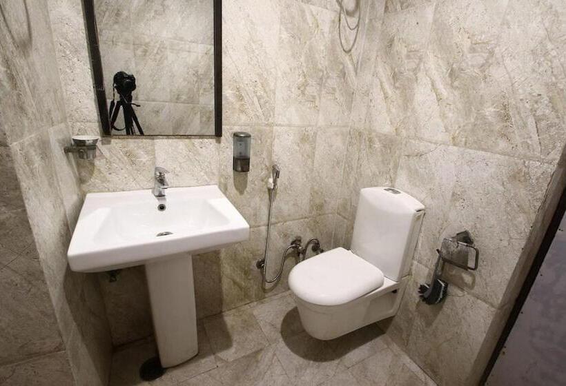בית מלון כפרי Vrinda Palace Vrindavan