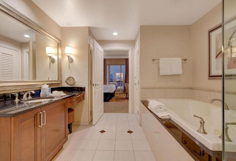 29th Ph Mgm Signature Suite With A Massive Balcony