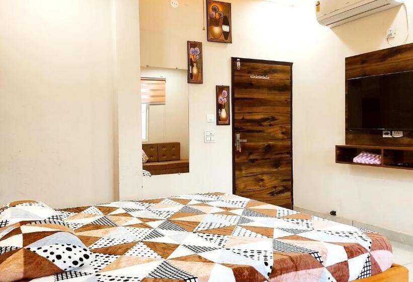 Motel Desire Suites Studio Luxurys Lpu Law Gate Special For Families, Students, Couples, Cor