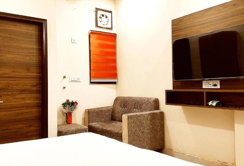 Motel Desire Suites Studio Luxurys Lpu Law Gate Special For Families, Students, Couples, Cor